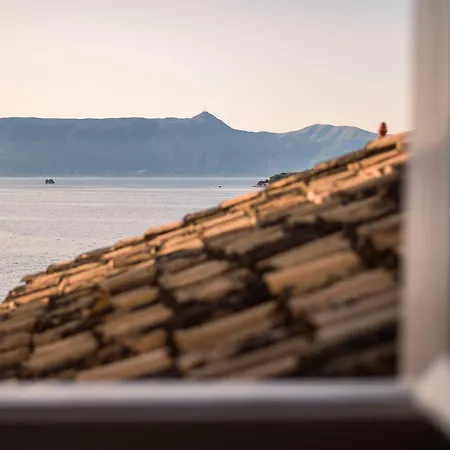 Apartment Casa Milonopoulos By Konnect, & Main House *