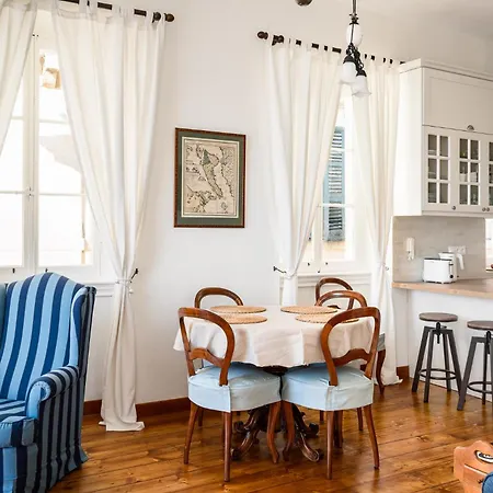 Apartment Casa Milonopoulos By Konnect, & Main House *